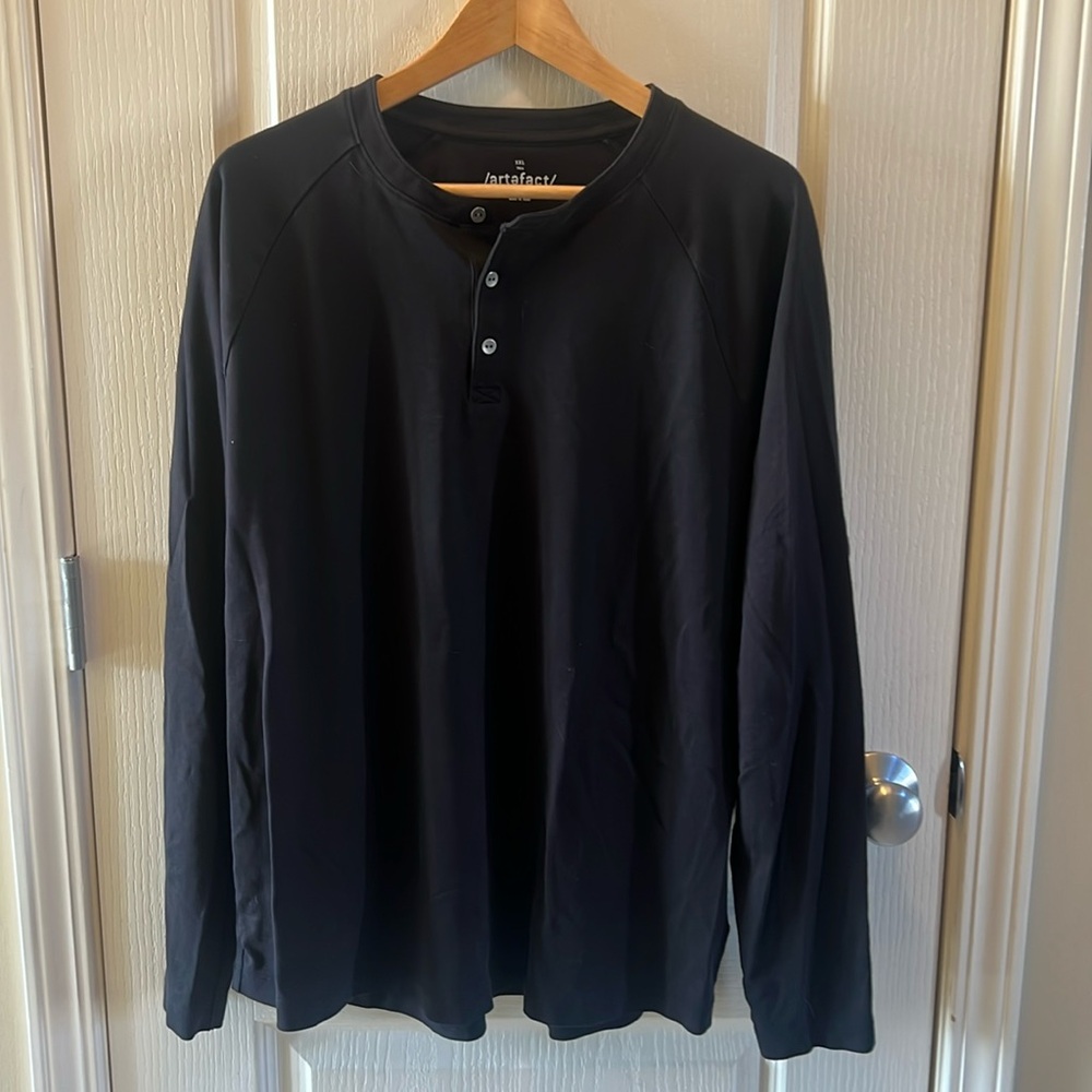 Men’s long sleeve button tee /artefact/